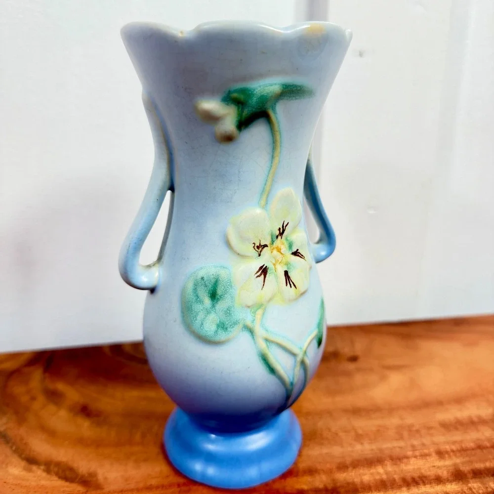 Vintage Weller Art Pottery Water Lily Blue Ombre Double Handle Vase L-2-8 1/2